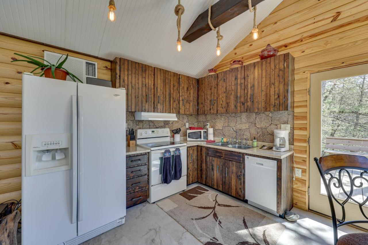 Cliffside Eureka Springs Cabin With Beaver Lake View ภายนอก รูปภาพ