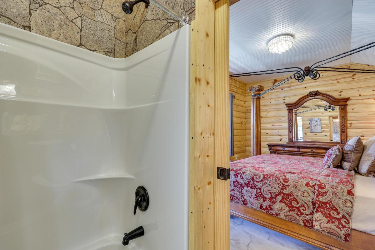 Cliffside Eureka Springs Cabin With Beaver Lake View ภายนอก รูปภาพ