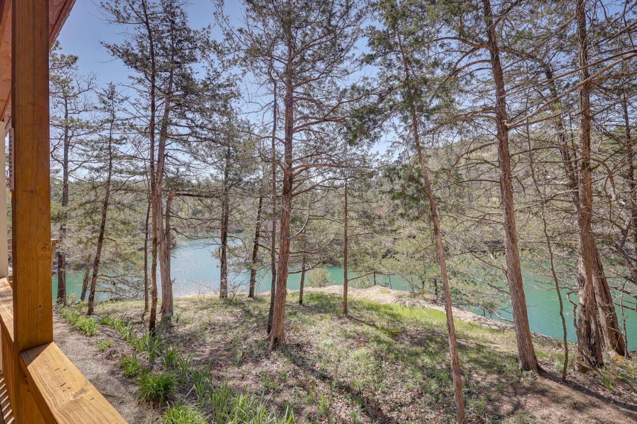 Cliffside Eureka Springs Cabin With Beaver Lake View ภายนอก รูปภาพ