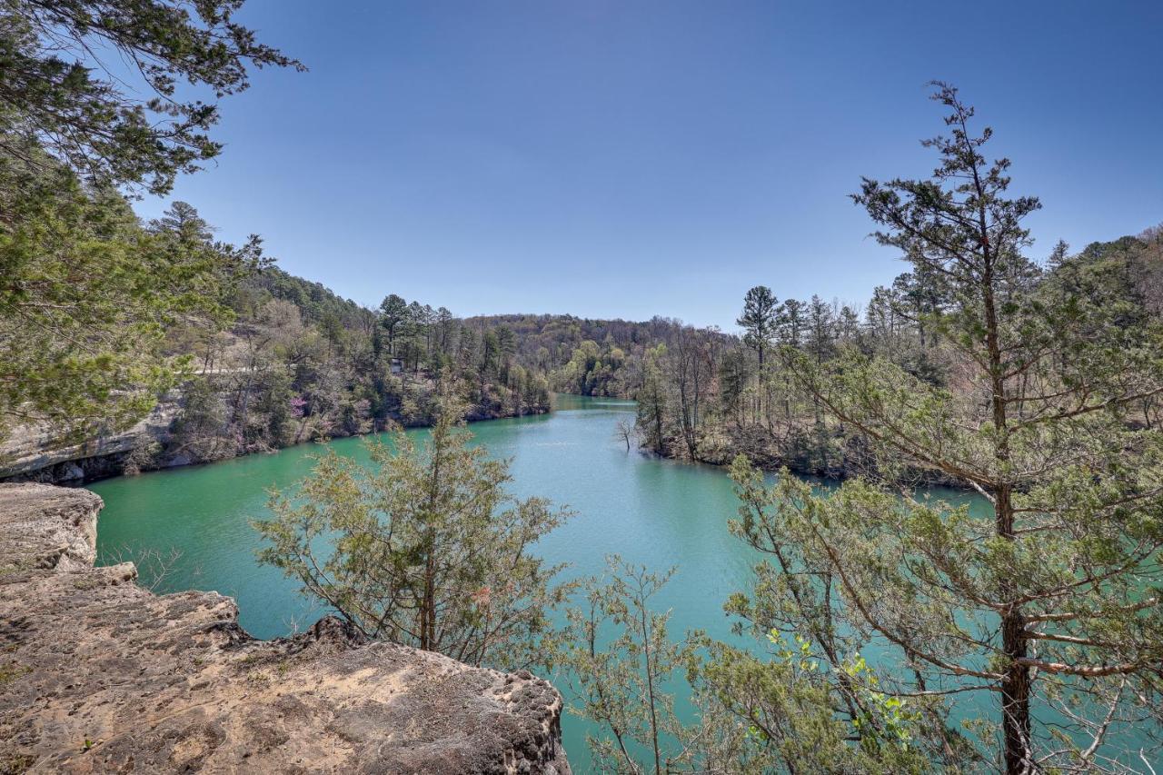 Cliffside Eureka Springs Cabin With Beaver Lake View ภายนอก รูปภาพ